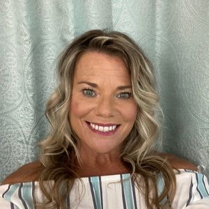 Meet your Posher, Becky